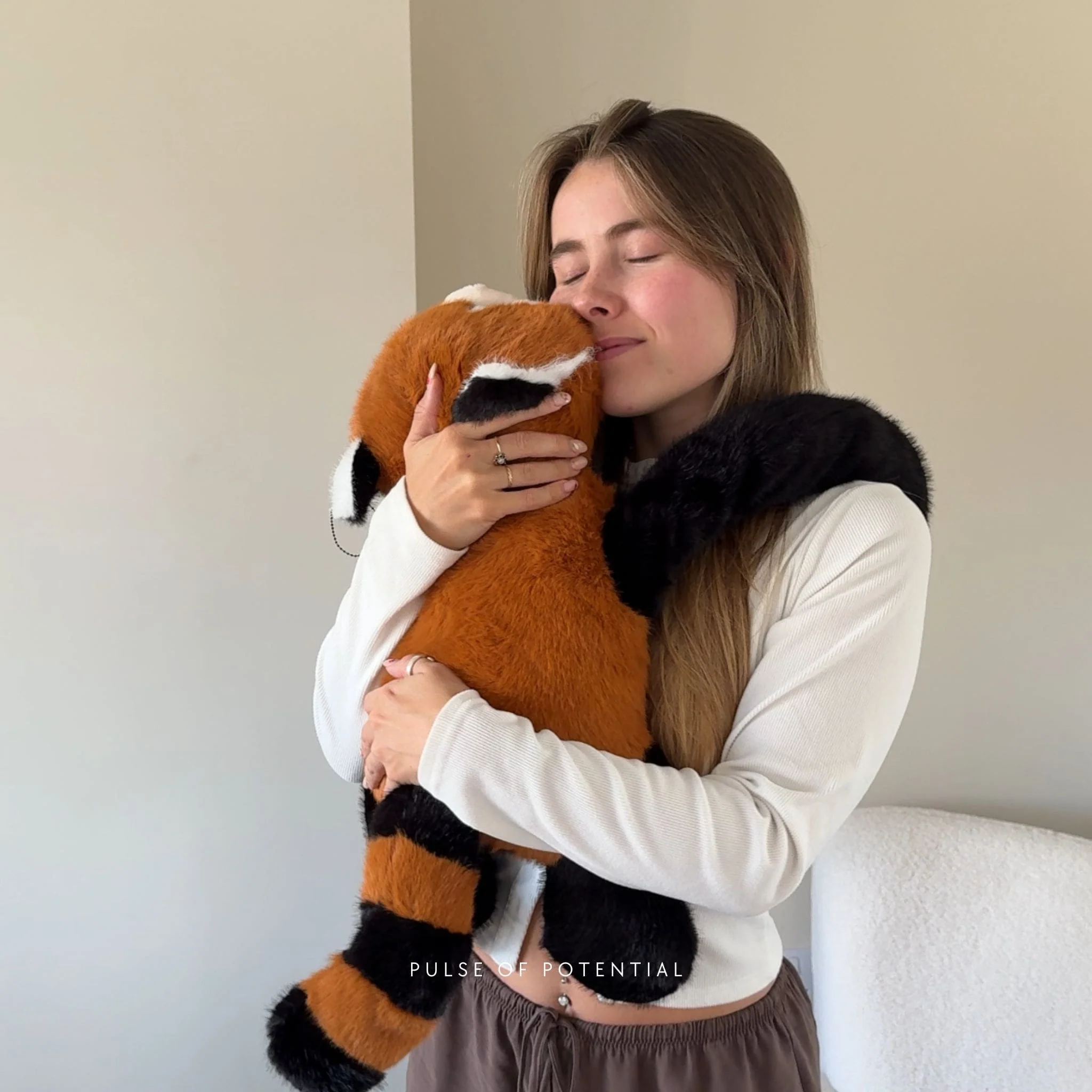 Remie the Red Panda Weighted Animal - Image 11